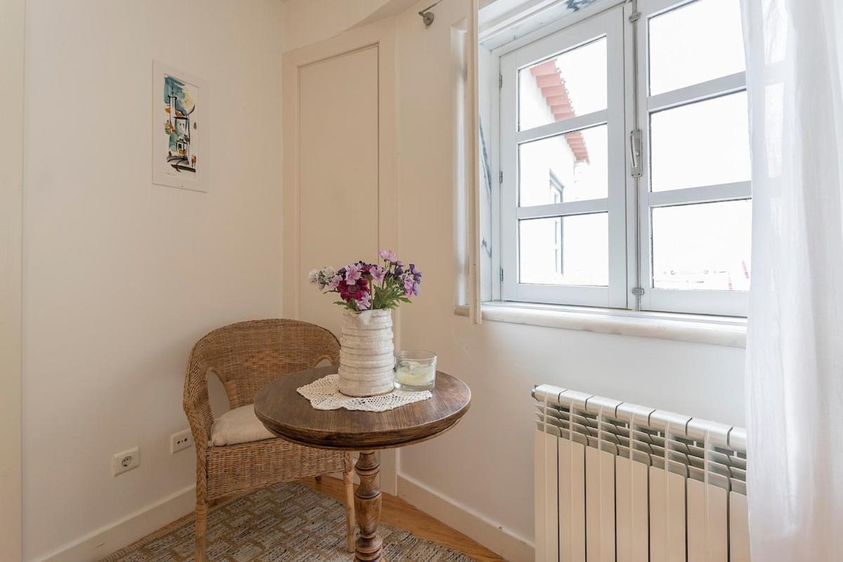 Charmant Appartement Chiado Lisbon Bagian luar foto