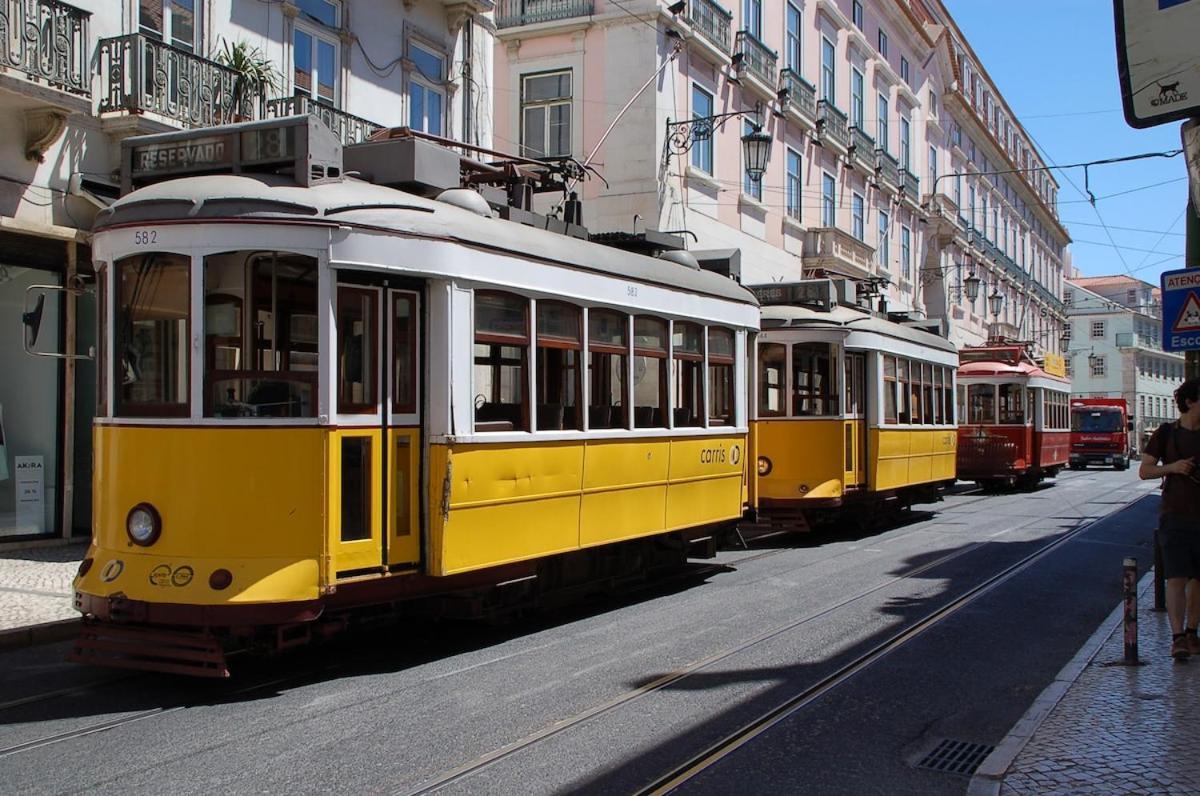 Charmant Appartement Chiado Lisbon Bagian luar foto